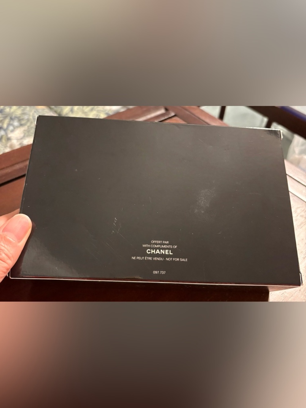 VINTAGE CHANEL BEAUTÈ Black Patent Makeup Pouch - Picture 4 of 5